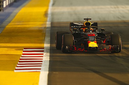 Red Bull eerste en tweede tijdens eerste training Singapore