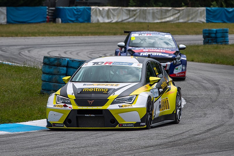 Portugal: doppia pole position per Salvador a Vila Real