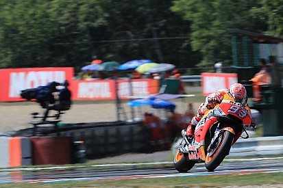 Kulisszatitkok Brnóból: Marquez rajongói, Vinales robogón, átjáró a paddockban