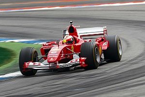 GALERIA: Filho de Schumacher pilota Ferrari do hepta do pai: "Incrível"