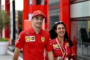 Leclerc: Mindig különleges érzés, amikor felveszem a Ferrari szerelését