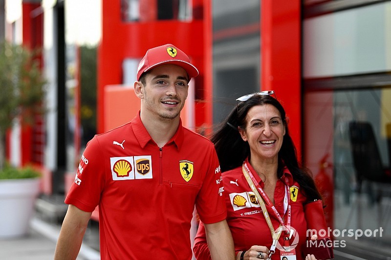 Leclerc: Mindig különleges érzés, amikor felveszem a Ferrari szerelését