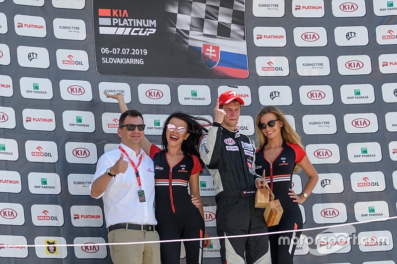 KIA PLATINUM CUP – Zacięty wyścig dla Serafina