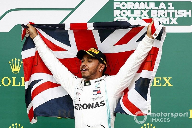 Podium: winnaar Lewis Hamilton, Mercedes AMG F1
