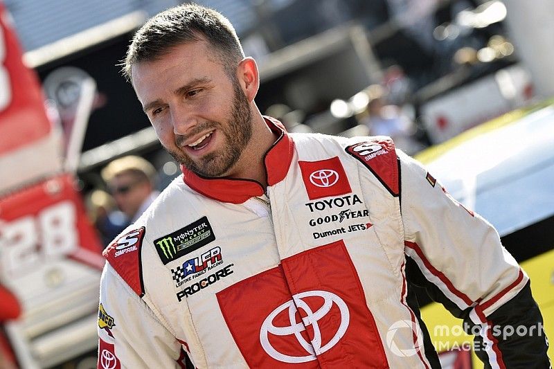  Matt DiBenedetto, Leavine Family Racing, Toyota Camry Toyota Express Maintenance