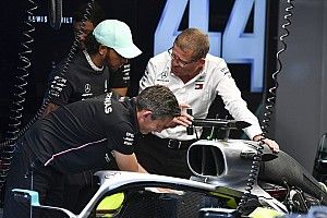 Mercedes stoomt wagen Hamilton klaar voor kwalificatie na crash