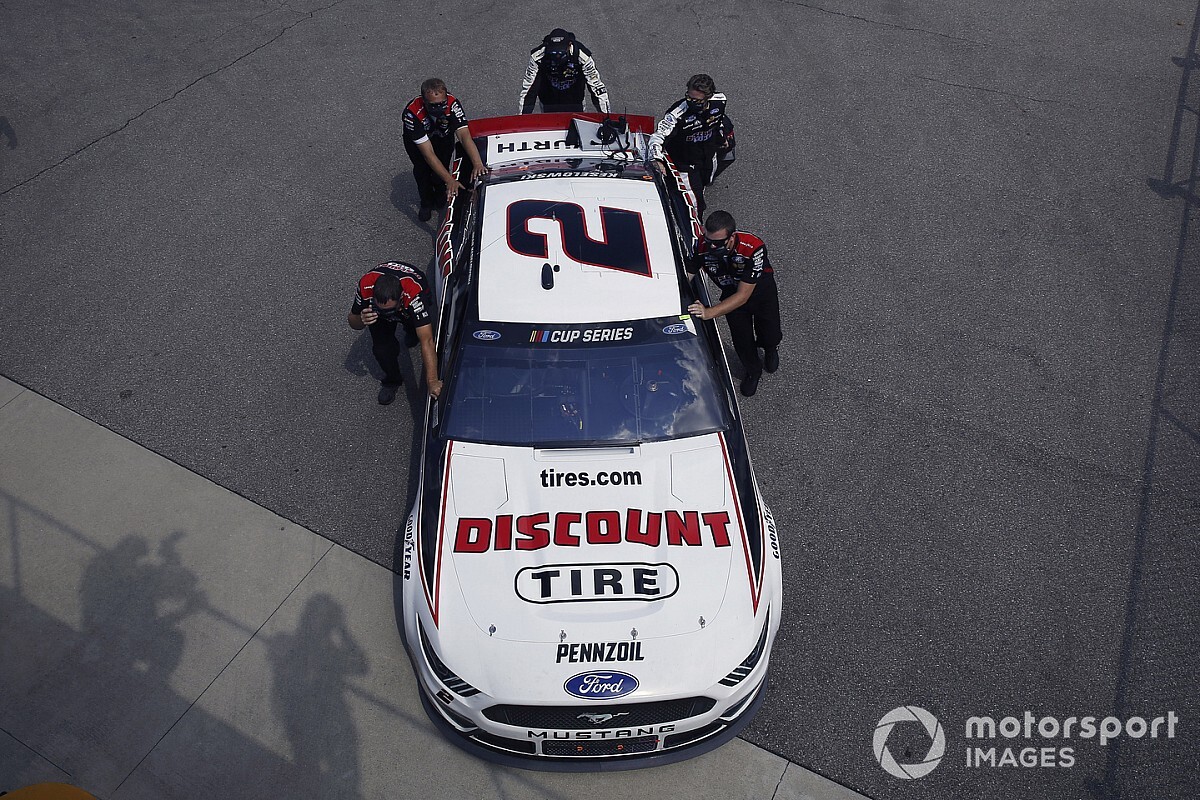 Keselowski: Blaney "didn't deserve that" as teammates collide