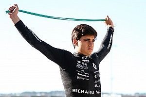 Caio Collet lidera os testes da F-Renault Eurocup em Valência