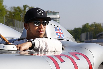 A McLaren főnöke szerint Hamilton egy igazi bajnok, aki tisztán versenyez