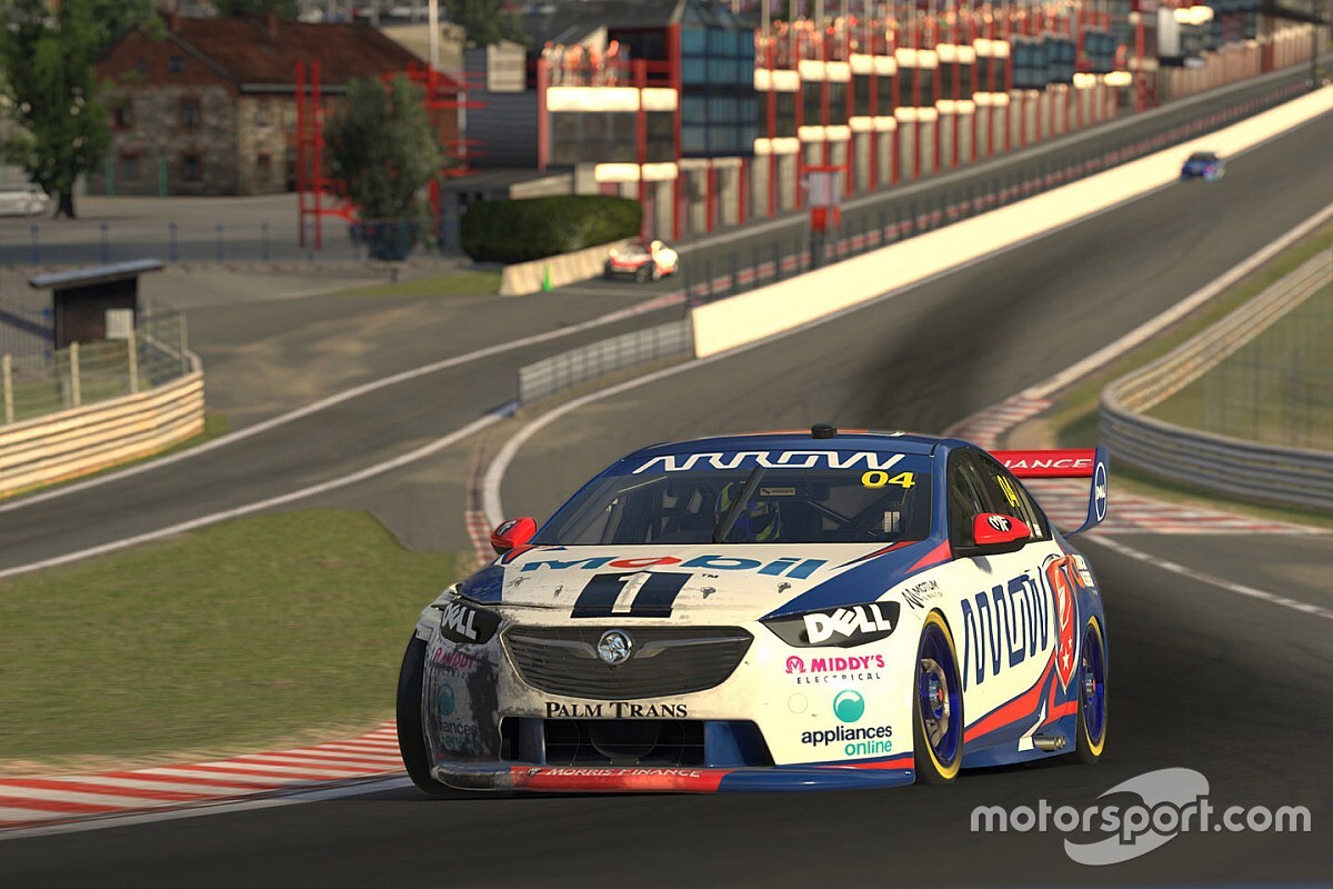 Norris zostaje w wirtualnych Supercars