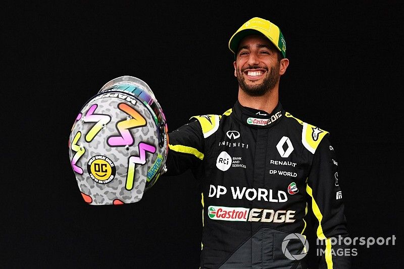 F1: Daniel Ricciardo sfoggia un nuovo casco per Melbourne