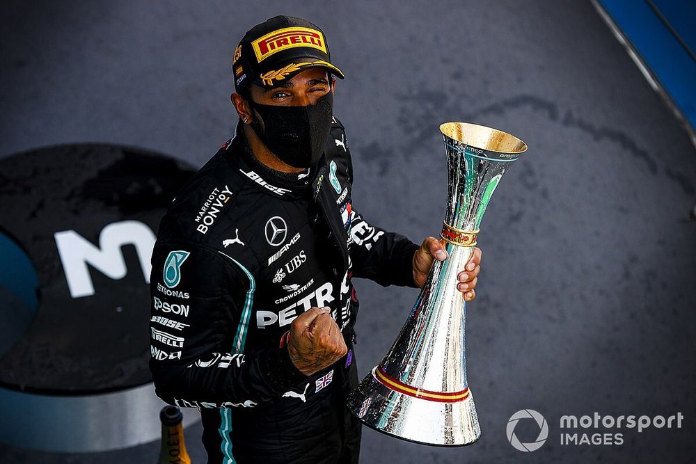 Hamilton: "Ammirato dalla Mercedes, potevo fare anche una sosta"