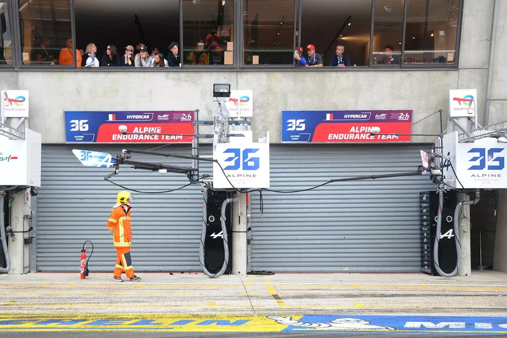 Les garages ferm&eacute;s de l'&eacute;quipe Alpine Endurance Team