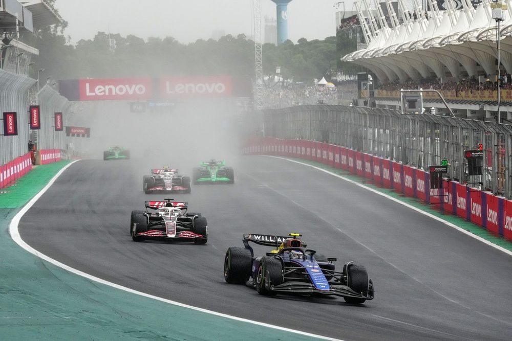 Franco Colapinto, Williams FW46, Oliver Bearman, Haas VF-24, Nico Hulkenberg, Haas VF-24