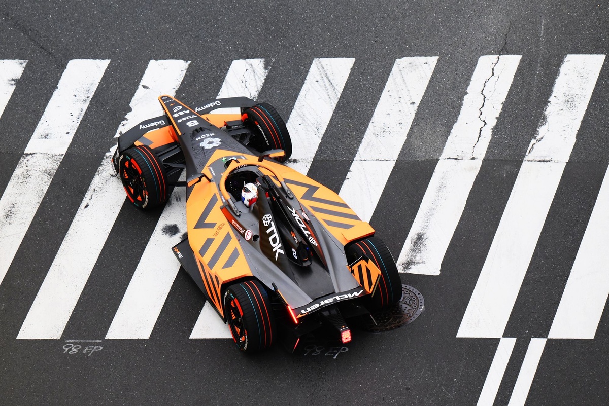 sam-bird-neom-mclaren-formula-.jpg