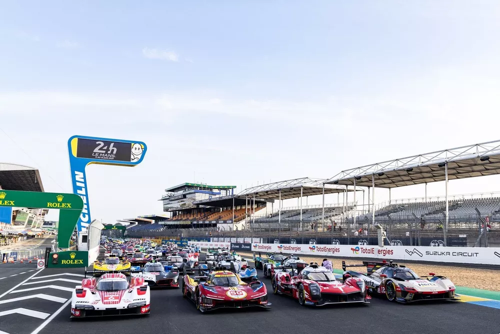 Group photo with all cars