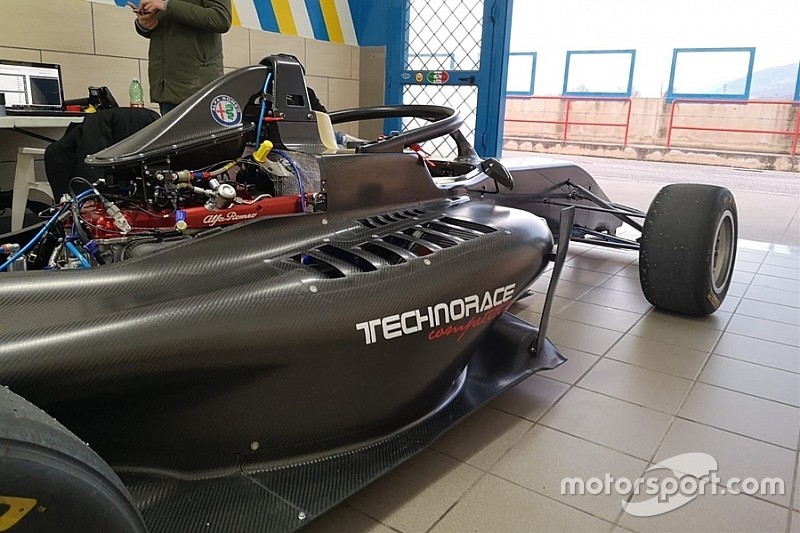 Tom Beckhäuser in gara con Technorace già dall'Hungaroring