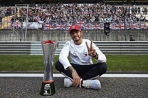 Hamilton és a vasárnap képekben a Kínai Nagydíjról: megint a Mercedes!