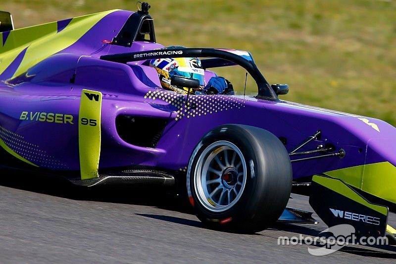 W Series: Visser marca el paso en la práctica
