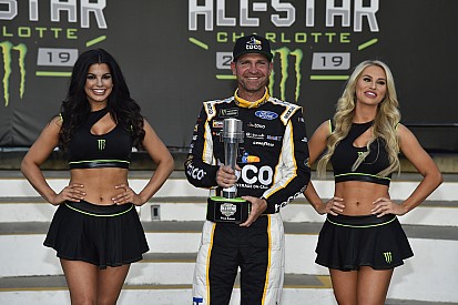 Clint Bowyer le gana la pole a Kyle Busch para el All-Star