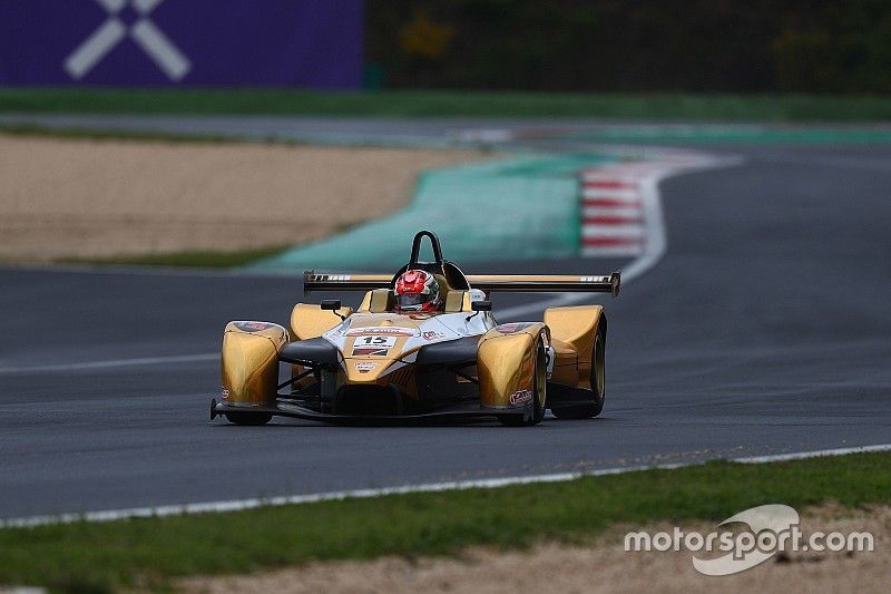 Molinaro vince il duello con Pegoraro e si prende il successo in Gara 1 a Vallelunga