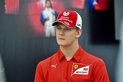Chefe da Ferrari: Mick Schumacher é "bom candidato à F1 no futuro"