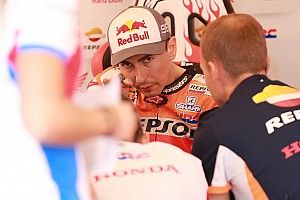 «С этим трудно смириться». Боссы команд MotoGP комментируют ошибку Лоренсо в Барселоне