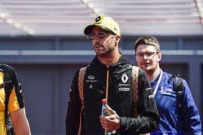 Webber bezorgd om Ricciardo: "Renault moet het wel waarmaken"
