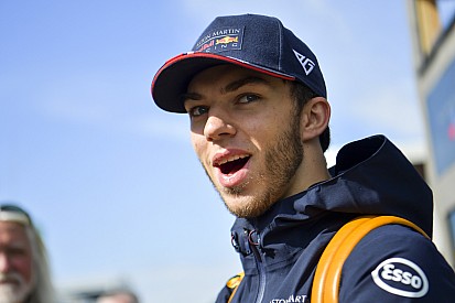 Гасли: В поворотах Red Bull быстрее, чем Ferrari