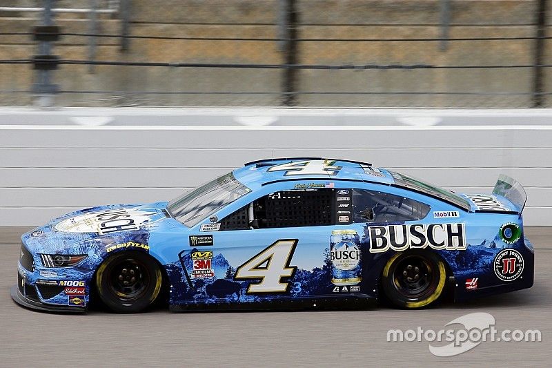 Harvick gana la pole en Kansas, Daniel Suárez en cuarto puesto