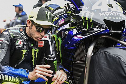 Rossi annyira szenved az egyenesekben, hogy már temeti az évet