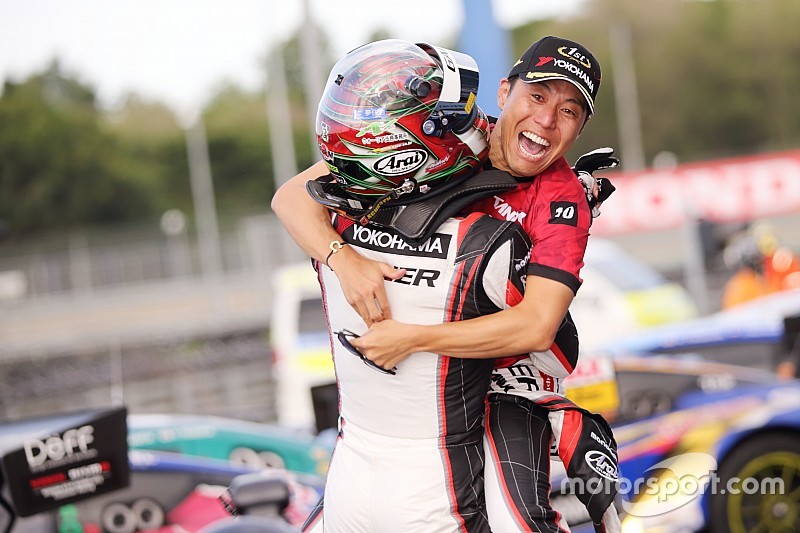 タイGT300決勝|最終ラップでまさかの逆転! 10号車GAINER GT-Rが優勝