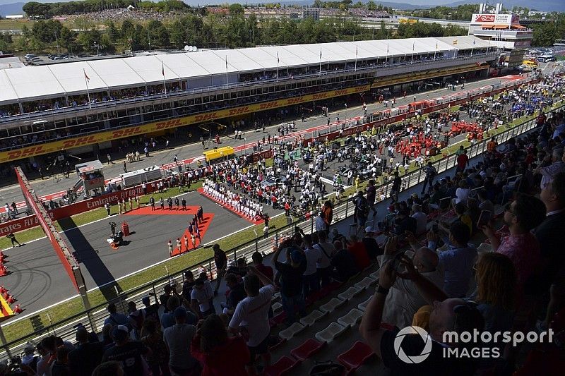 La concurrida parrilla previa a la carrera