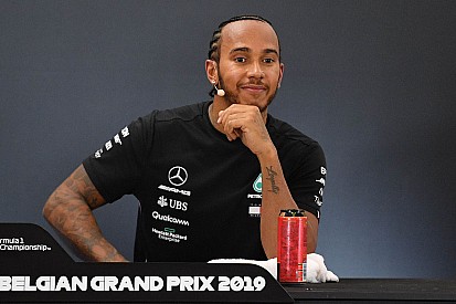 Hamilton sosem kérte a csapattársai segítségét