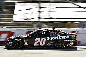 Erik Jones gana en Darlington y Suárez 11°