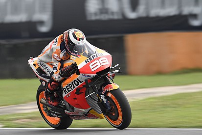 Lorenzo: “Márquez es más rápido que el resto aún estando lesionado”