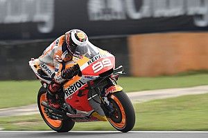 Lorenzo: “Márquez es más rápido que el resto aún estando lesionado”