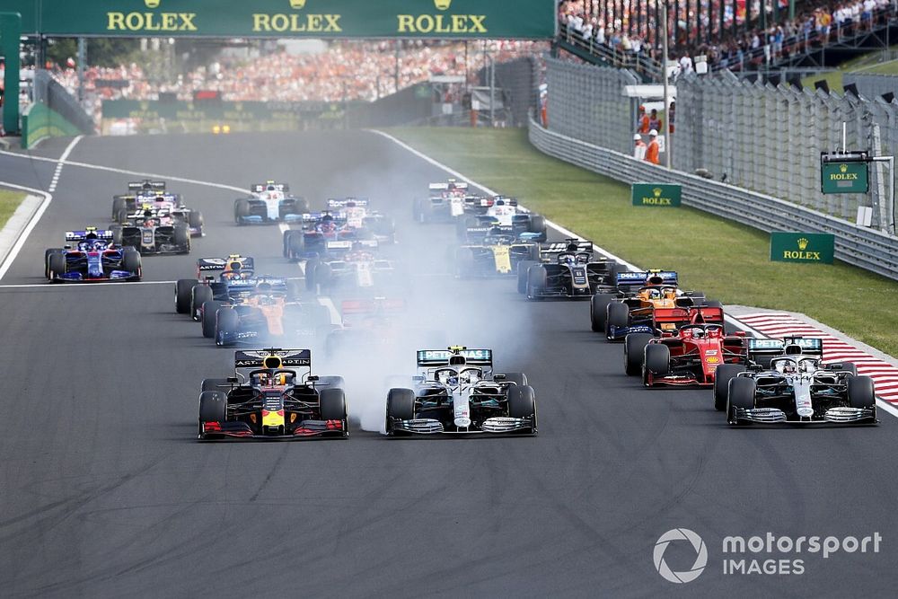 Max Verstappen, Red Bull Racing RB15 leads Valtteri Bottas, Mercedes AMG W10, Lewis Hamilton, Mercedes AMG F1 W10 and Sebastian Vettel, Ferrari SF90 at the start of the race 