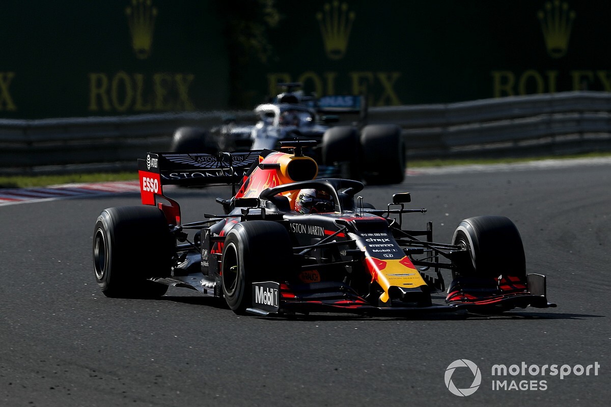 Így darálta be Hamilton Verstappent a Hungaroringen: videó
