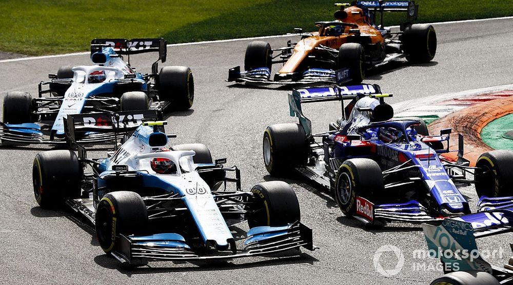 Pierre Gasly, Toro Rosso STR14, leads Robert Kubica, Williams FW42, George Russell, Williams Racing FW42, and Lando Norris, McLaren MCL34, at the start