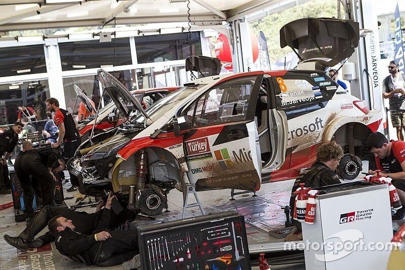 WRC: Tanak fermato da un guasto all'ECU della sua Toyota Yaris