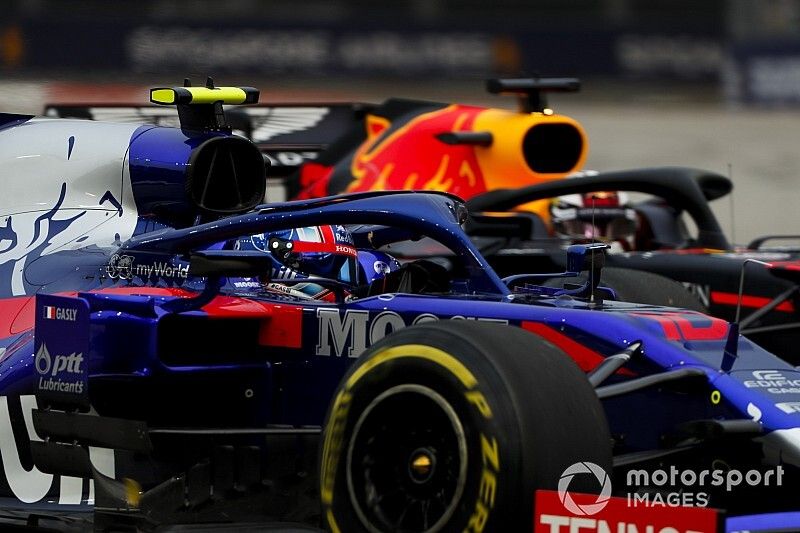 Pierre Gasly, Toro Rosso STR14, Max Verstappen, Red Bull Racing RB15