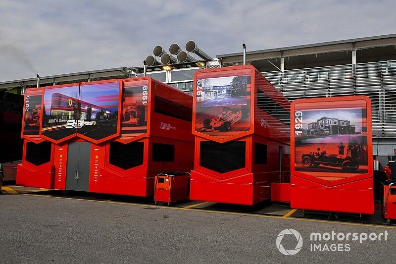 Ferrari подарила врачам Модены машину скорой помощи. Довольно медленную