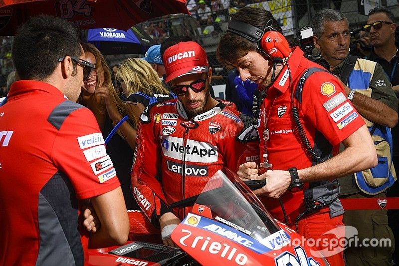 Dovizioso: Márquez podría escaparse en el arranque