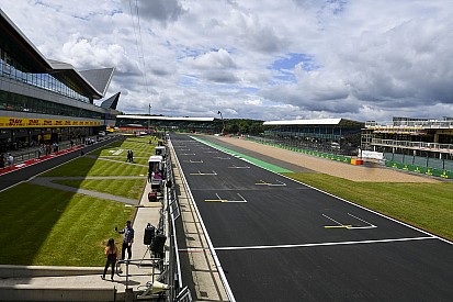 ¿Cuántas carreras de F1 y MotoGP se necesitan para que haya mundial?