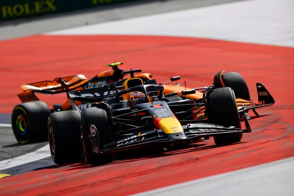 Max Verstappen, Red Bull Racing RB20, Lando Norris, McLaren MCL38, battle for the lead