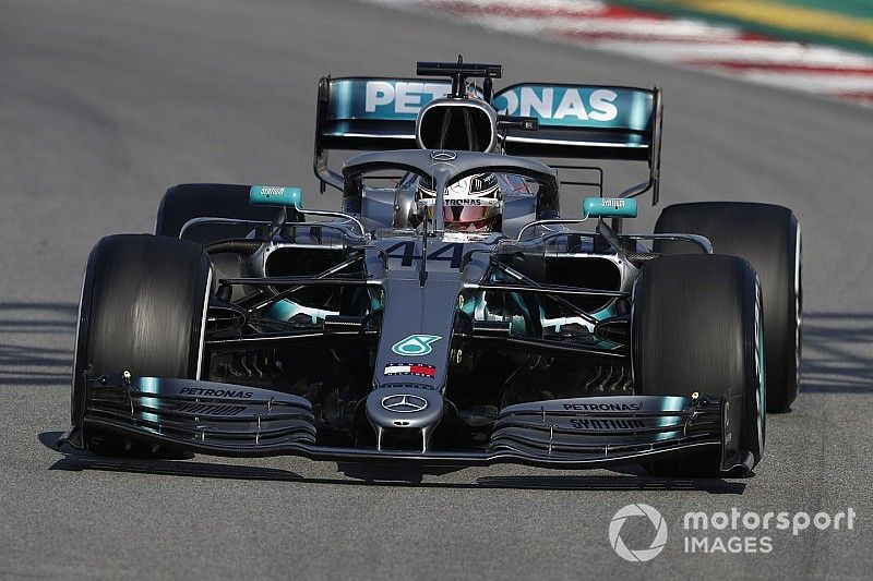 Hamilton juge les pneus 2019 un peu "trop durs"