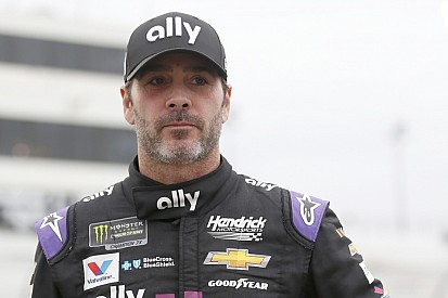 Jimmie Johnson completa maratona de Boston dois dias após corrida da NASCAR