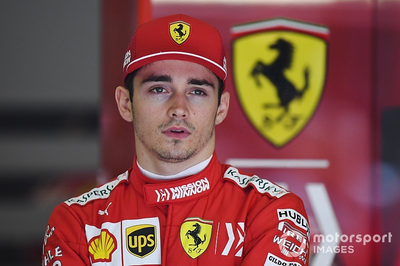 SZENZÁCIÓ: Leclerc nyerte a Ferrarival a Bahreini Nagydíj időmérő edzését Vettel előtt