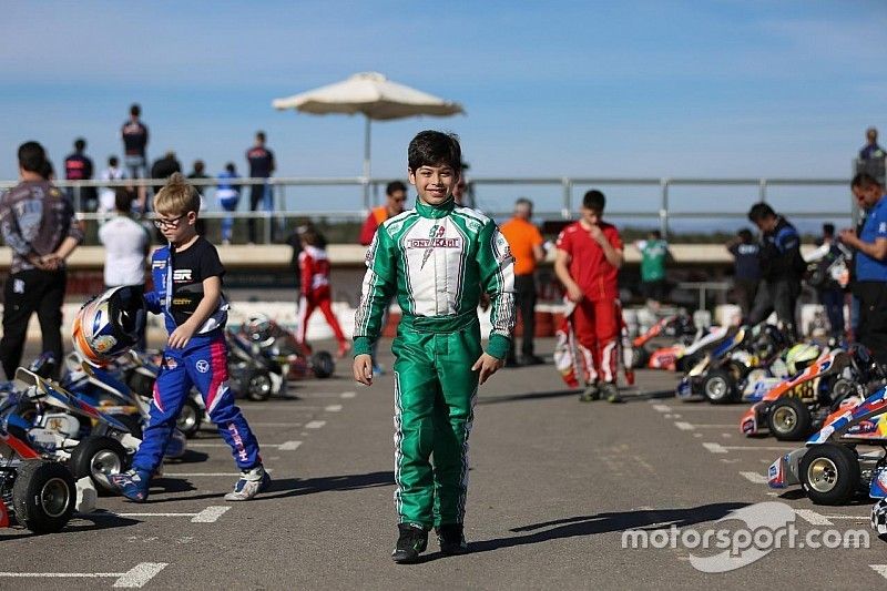 بعُمر 9 سنوات يخوض حمزة الفايز أوّل سباق أوروبي للكارتينغ في إسبانيا